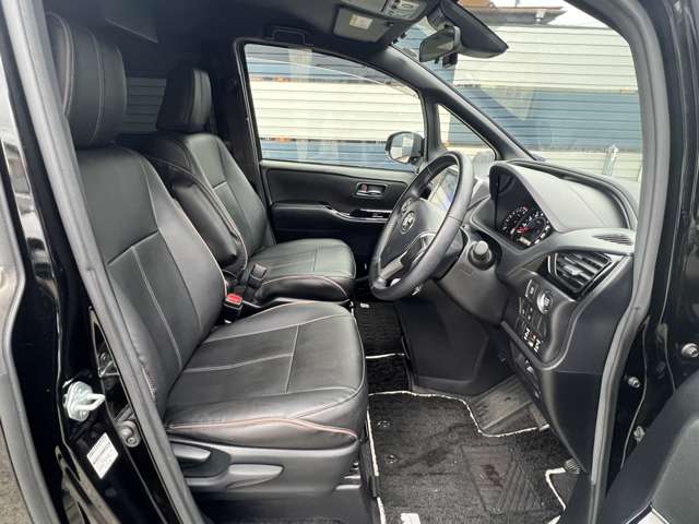 Toyota Voxy 8