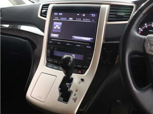 Toyota Vellfire 3