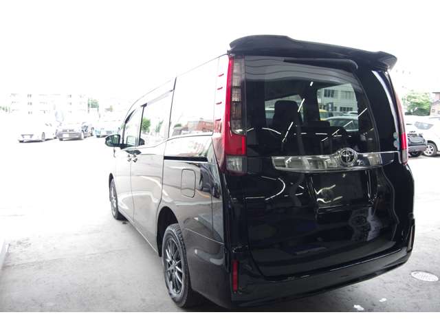 Toyota Noah 11