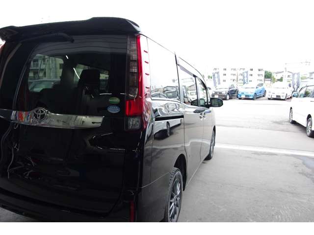 Toyota Noah 12