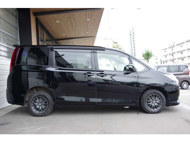 Toyota Noah 8