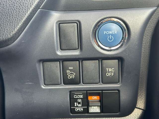 Toyota Voxy 11