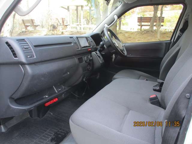 Toyota Regius Ace 4