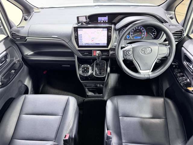 Toyota Esquire 3