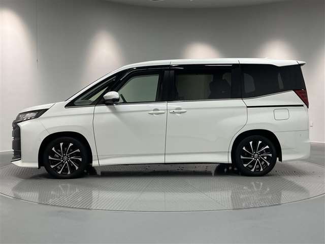Toyota Noah 7
