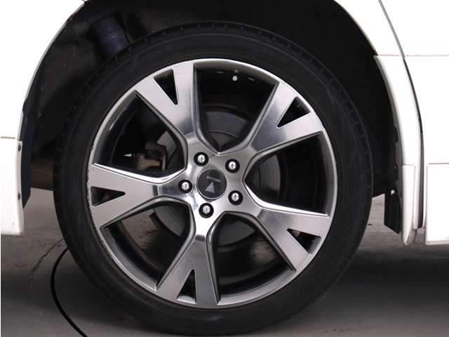 Toyota Alphard Hybrid 12