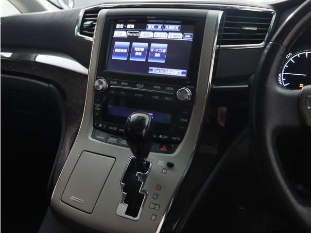 Toyota Alphard Hybrid 5