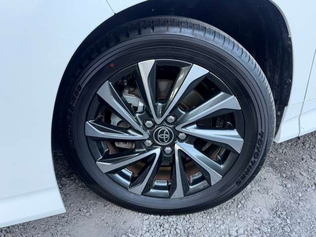 Toyota Voxy 11