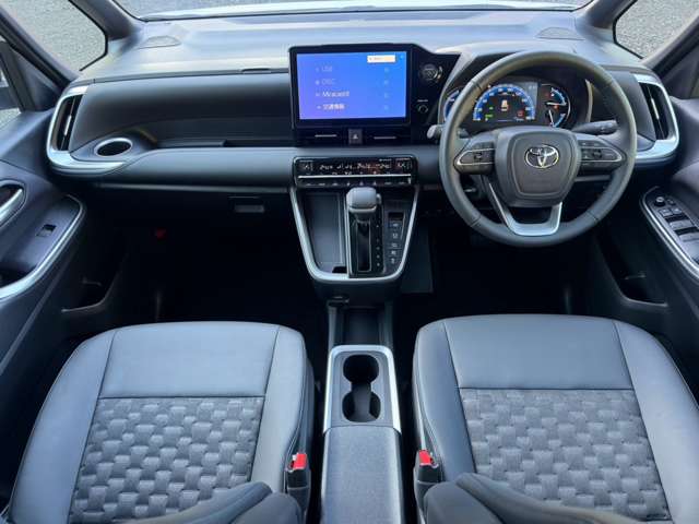 Toyota Voxy 4