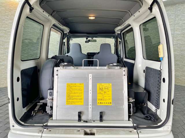 Daihatsu Hijet Cargo 11