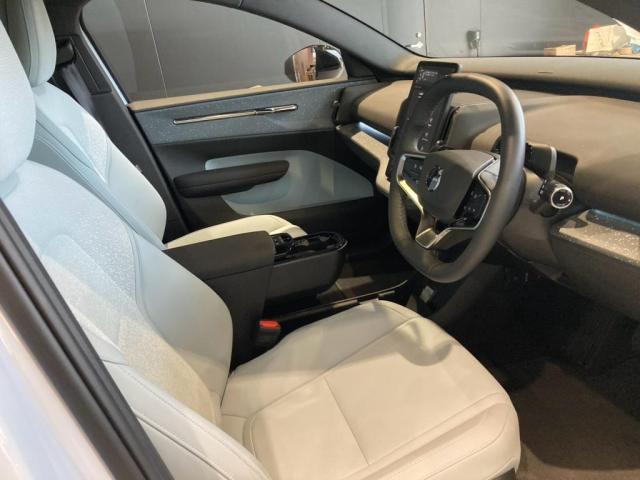 Volvo EX30 6