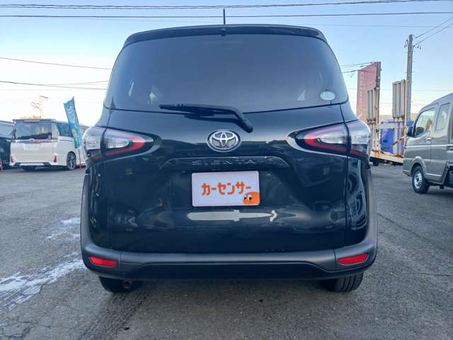 Toyota Sienta 5