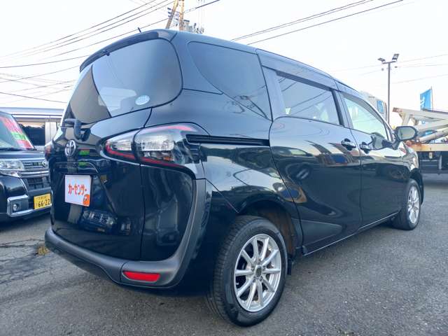 Toyota Sienta 6