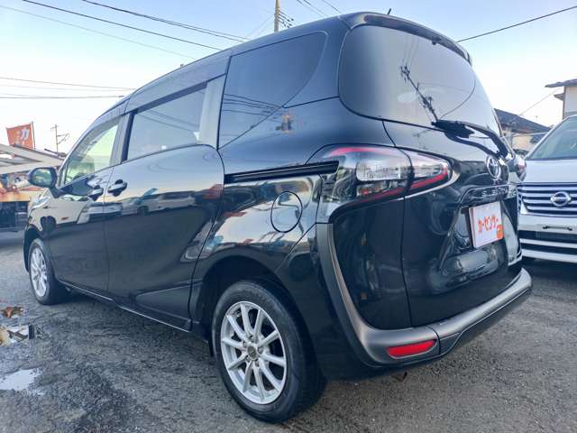 Toyota Sienta 7