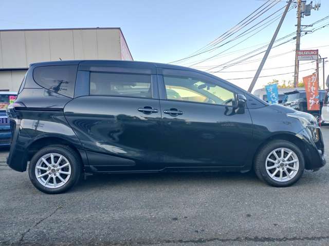 Toyota Sienta 8