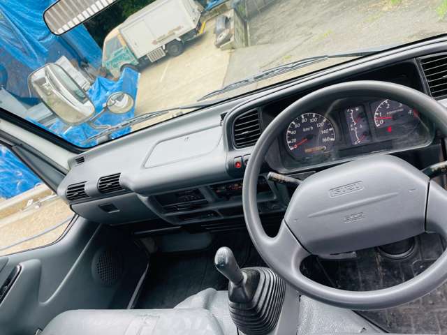 Isuzu Elf 7