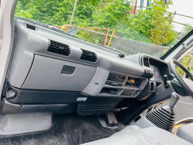 Isuzu Elf 8