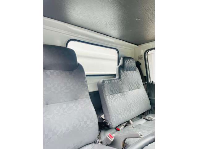 Isuzu Elf 9