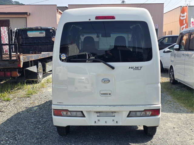 Daihatsu Hijet Cargo 4