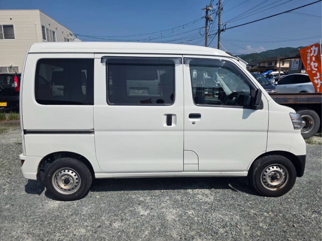 Daihatsu Hijet Cargo 7
