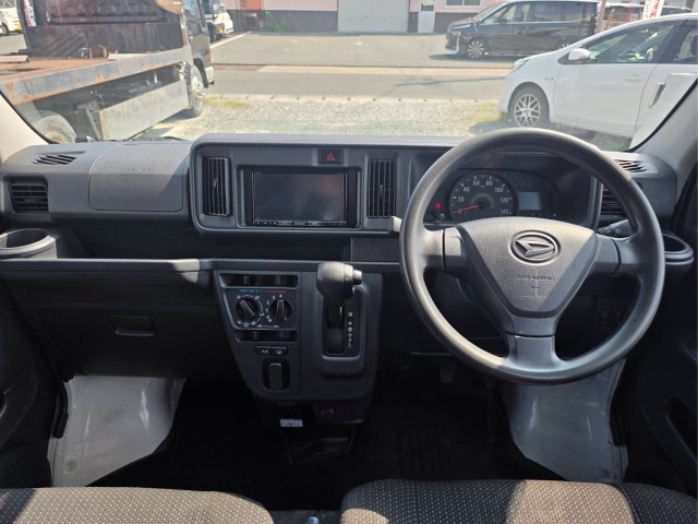 Daihatsu Hijet Cargo 9