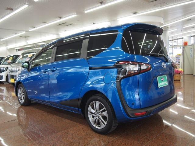 Toyota Sienta 11
