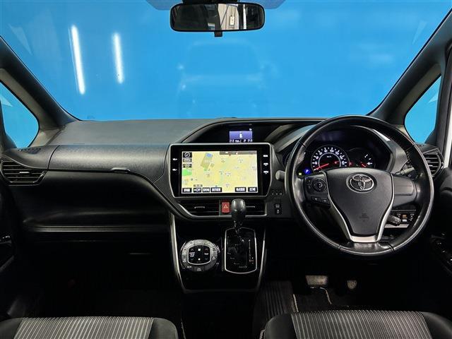 Toyota Voxy 6