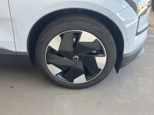 Volvo EX30 7