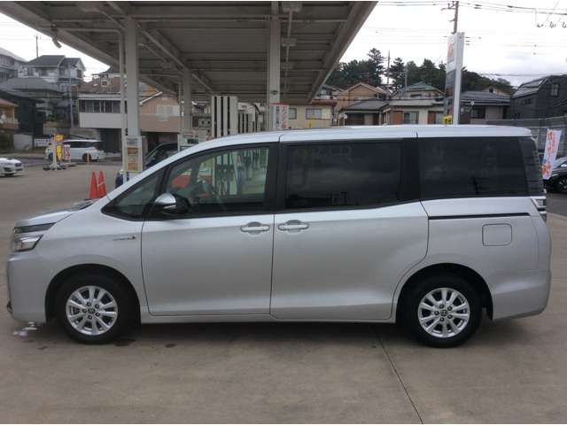 Toyota Voxy 6