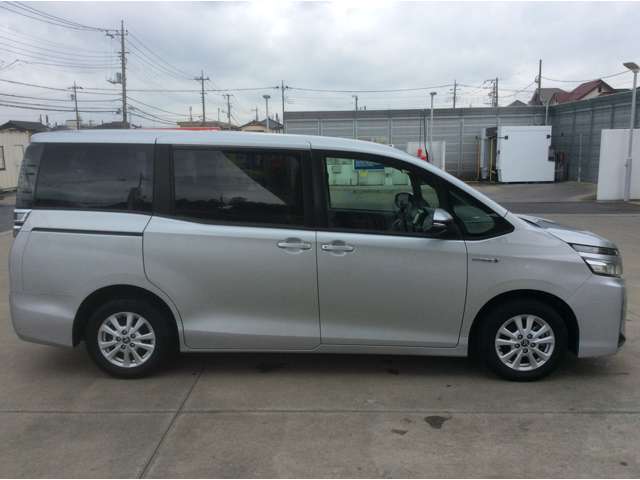 Toyota Voxy 7