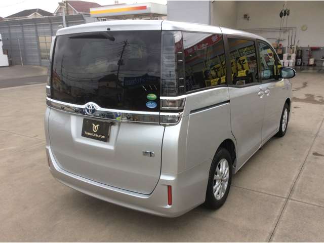 Toyota Voxy 8
