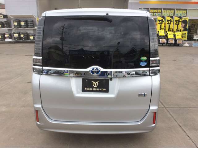 Toyota Voxy 9