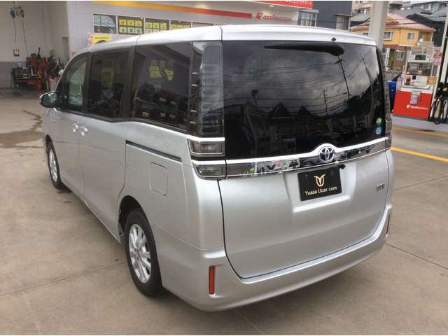 Toyota Voxy 10