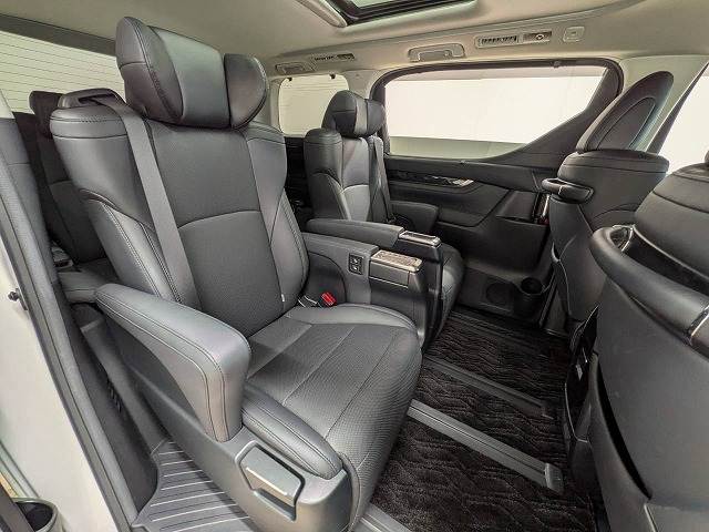 Toyota Alphard 11