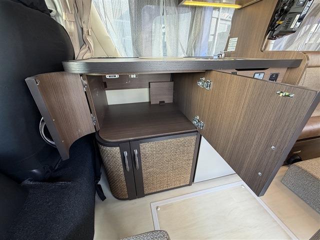 Toyota Hiace Van 11