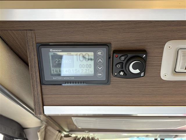 Toyota Hiace Van 9