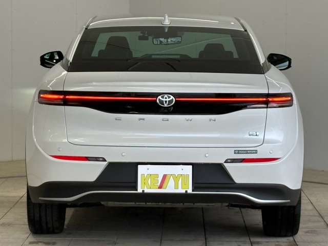 Toyota Crown Crossover 6