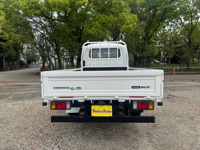 Isuzu Elf 7
