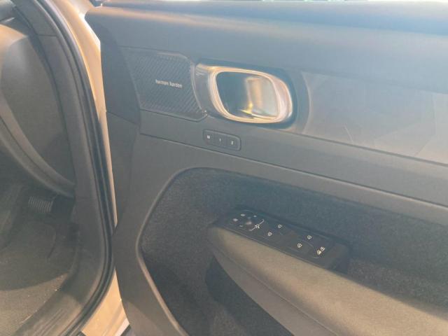 Volvo EX40 8