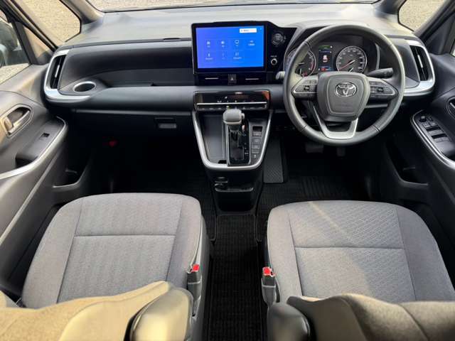 Toyota Voxy 3