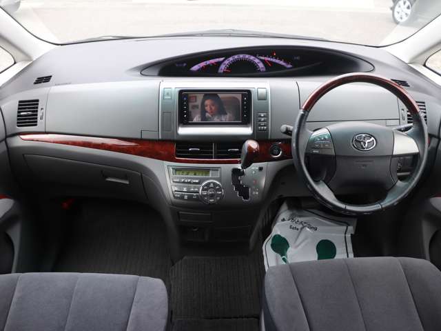 Toyota Estima 2