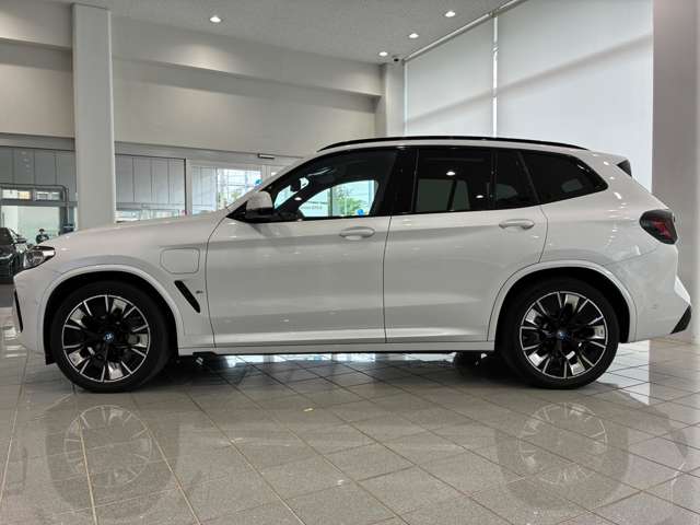 BMW iX3 4