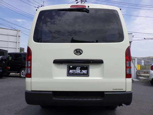 Toyota Hiace Van 12