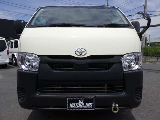 Toyota Hiace Van 9