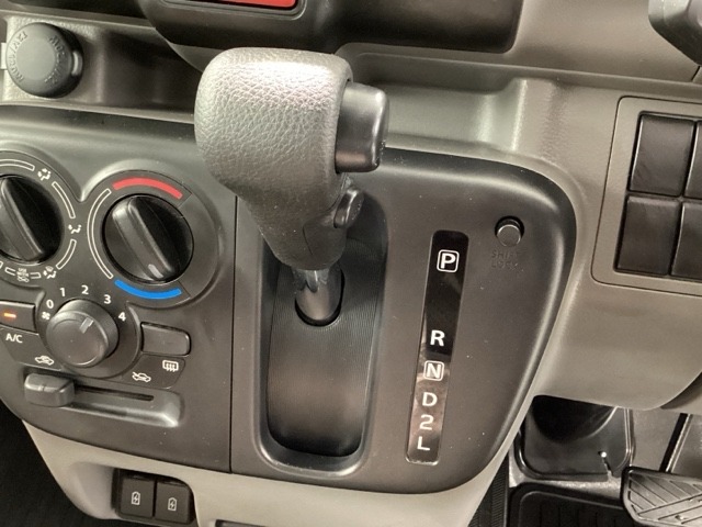Nissan NV100 Clipper 9