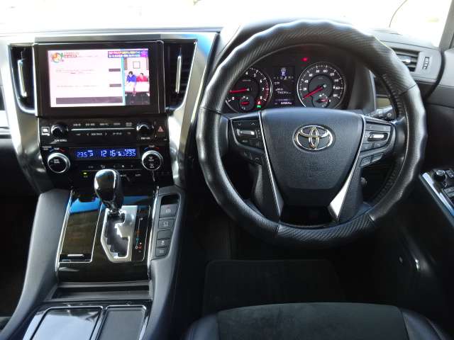 Toyota Vellfire 2
