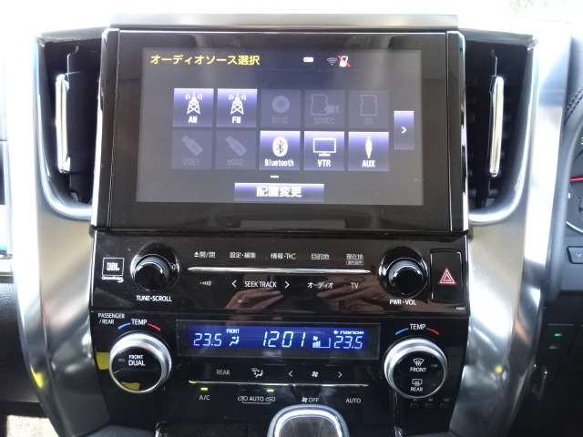Toyota Vellfire 3