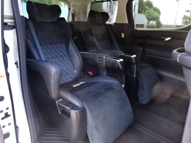 Toyota Vellfire 4