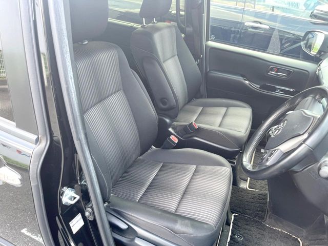 Toyota Voxy 9