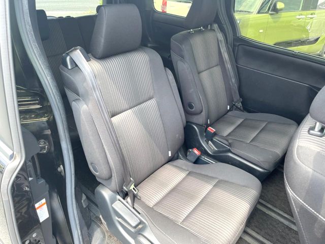 Toyota Voxy 10